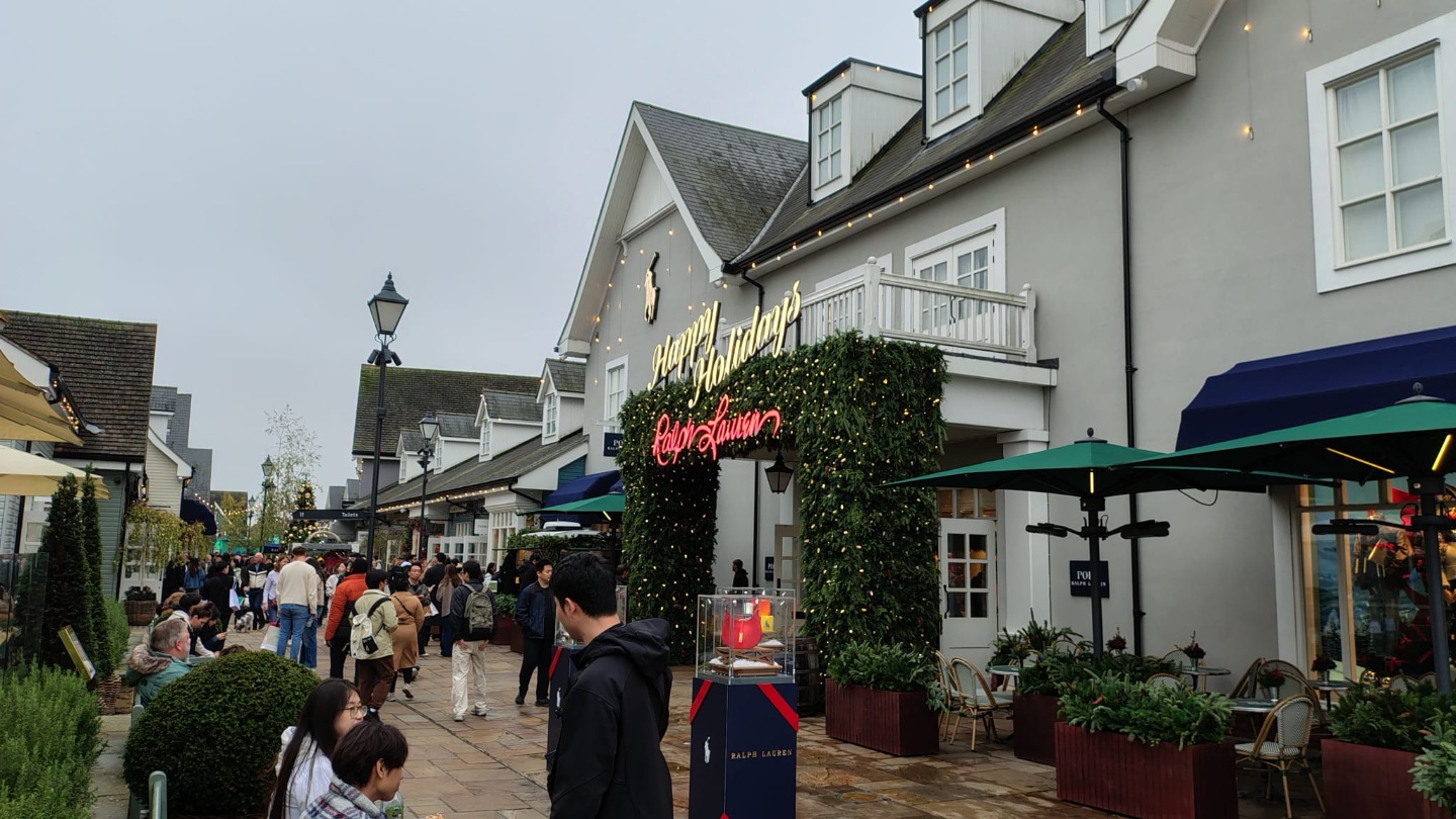 Happy Holidays Bicester Village