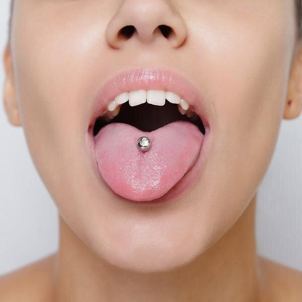 woman-tongue-piercing