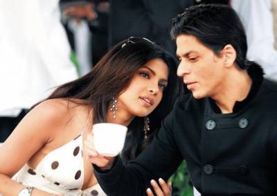 b2ap3_thumbnail_Shahrukh-Khan-Getting-Very-Protective-About-Priyanka-Chopra.jpg