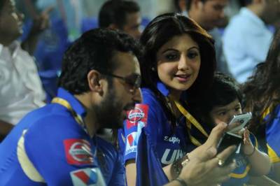 b2ap3_thumbnail_Shilpa-Shetty-and-Raj-Kundra-Discussions.jpg