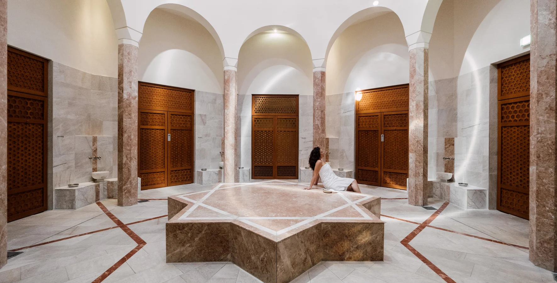 Moorish arches in the SPAplus area at Spa Resort Geinberg
